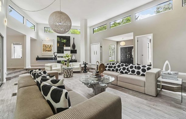 4133 Tytahun Crescent University VW