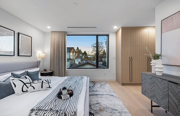 2 280 E 32 Avenue Main