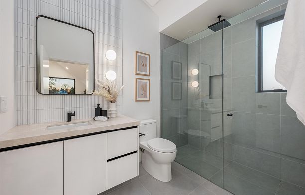 2 280 E 32 Avenue Main