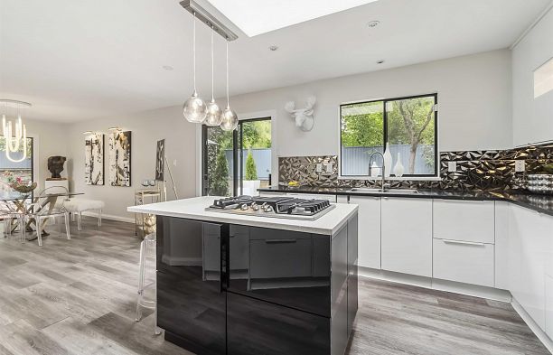 4133 Tytahun Crescent University VW