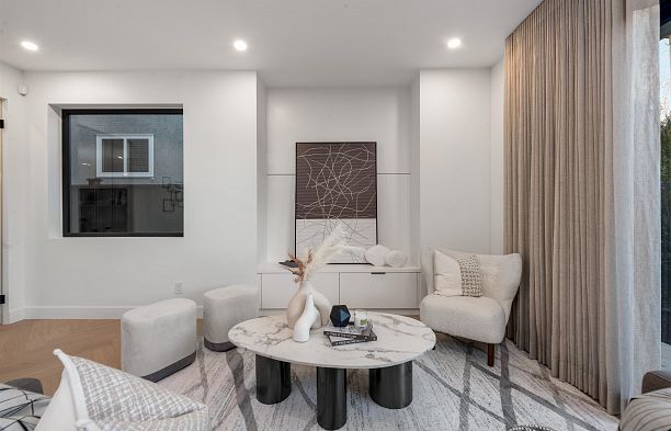 2 280 E 32 Avenue Main