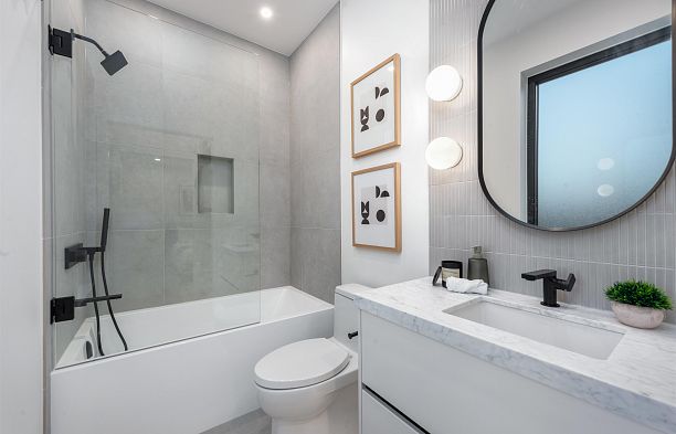 2 280 E 32 Avenue Main