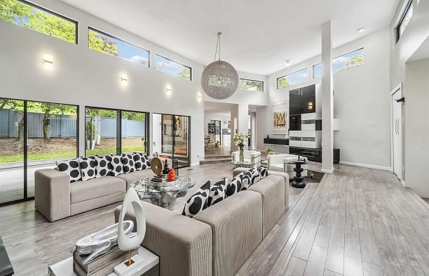 4133 Tytahun Crescent University VW