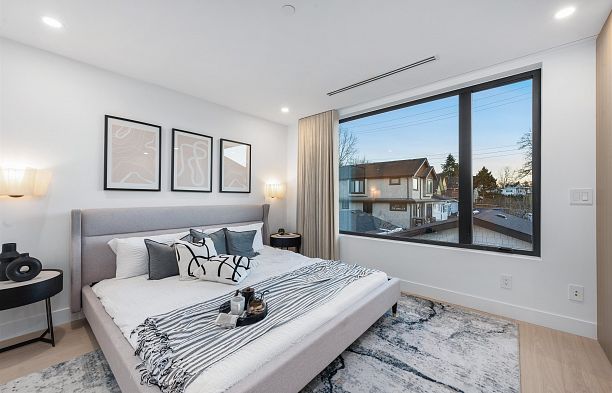 2 280 E 32 Avenue Main