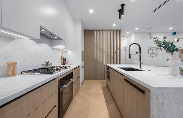 2 280 E 32 Avenue Main