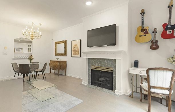 109 5735 Hampton Place University VW