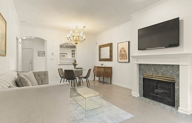 109 5735 Hampton Place University VW