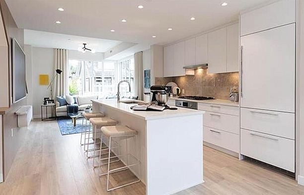 6 2728 Acadia Road University VW