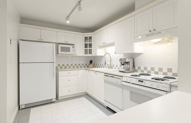 109 5735 Hampton Place University VW