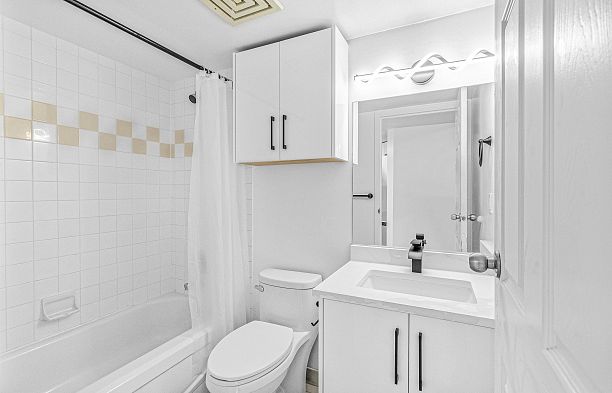 1506 789 Drake Street Downtown VW