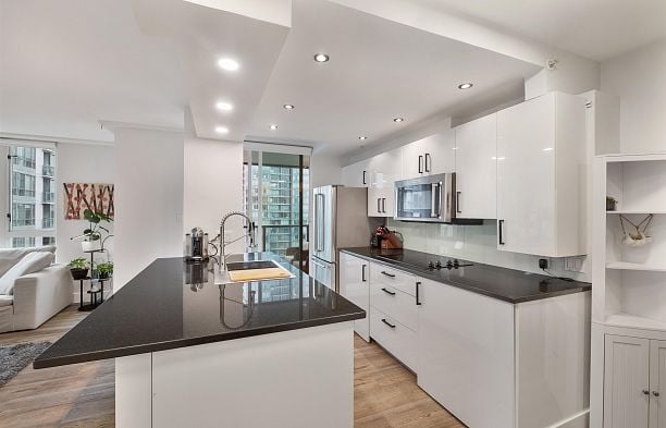 2206 1238 Melville Avenue Coal Harbour