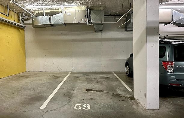 218 5983 Gray Avenue University VW