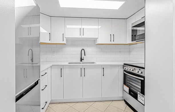 1506 789 Drake Street Downtown VW