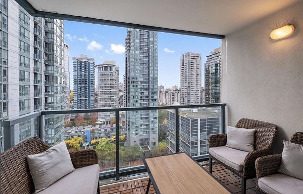 2206 1238 Melville Avenue Coal Harbour