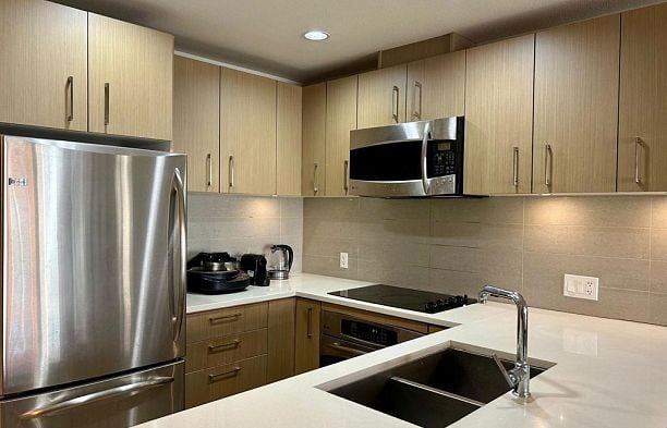 218 5983 Gray Avenue University VW