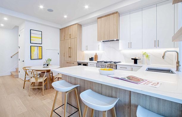 2 2785 W 21 Avenue Arbutus