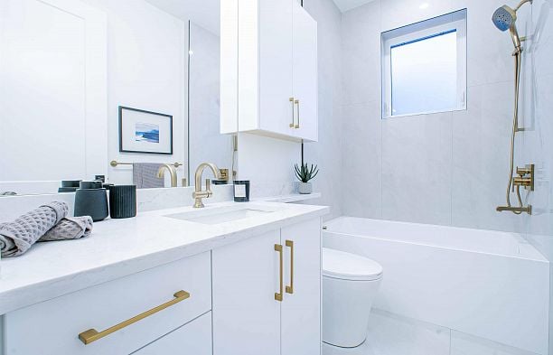 2 2785 W 21 Avenue Arbutus