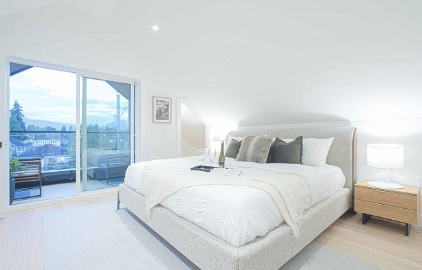 2 2785 W 21 Avenue Arbutus