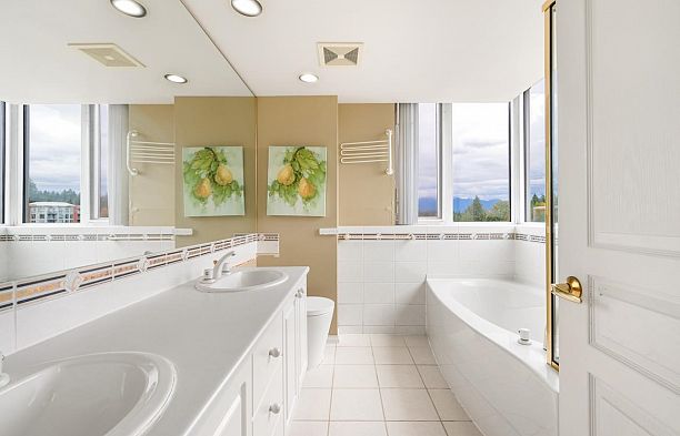 1204 5775 Hampton Place University VW