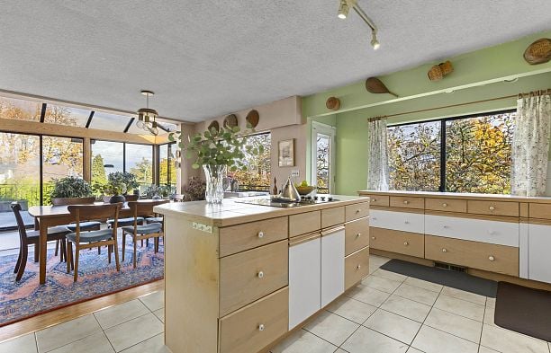 3555 Quadra Street Dunbar