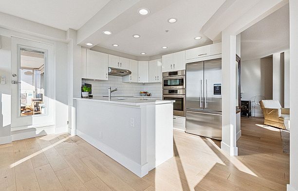 1901 5775 Hampton Place University VW