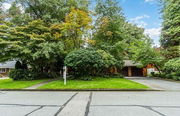 4262 Yuculta Crescent University VW