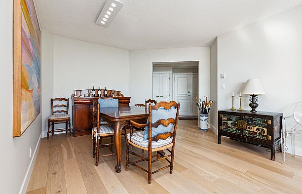 1901 5775 Hampton Place University VW