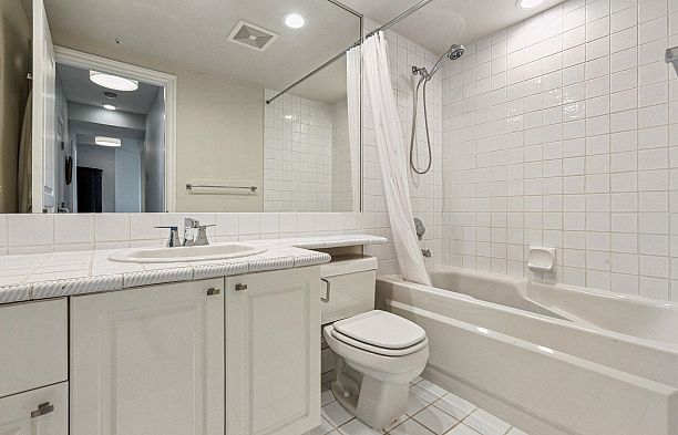 1901 5775 Hampton Place University VW