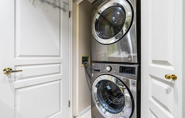 1204 5775 Hampton Place University VW