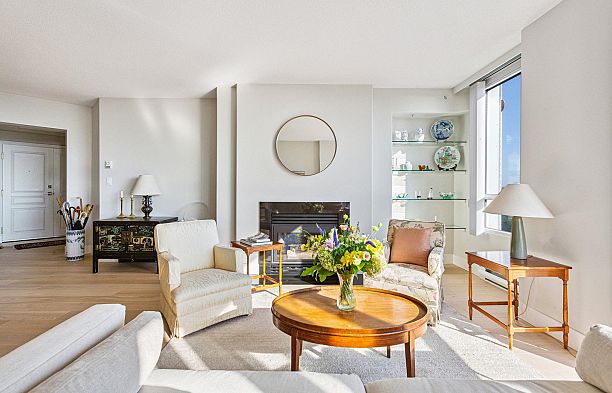 1901 5775 Hampton Place University VW