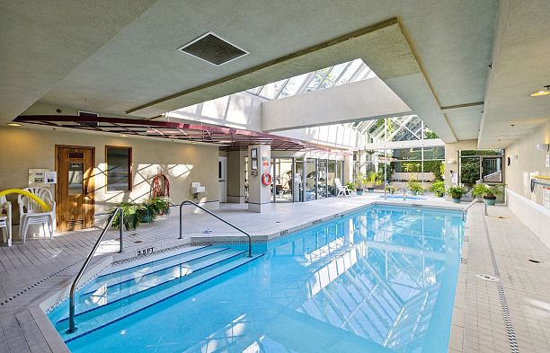 1901 5775 Hampton Place University VW