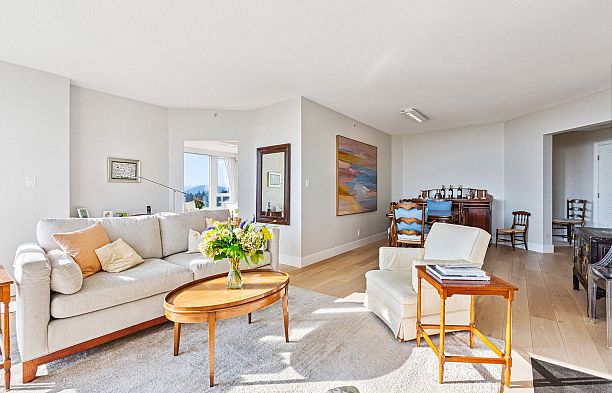 1901 5775 Hampton Place University VW