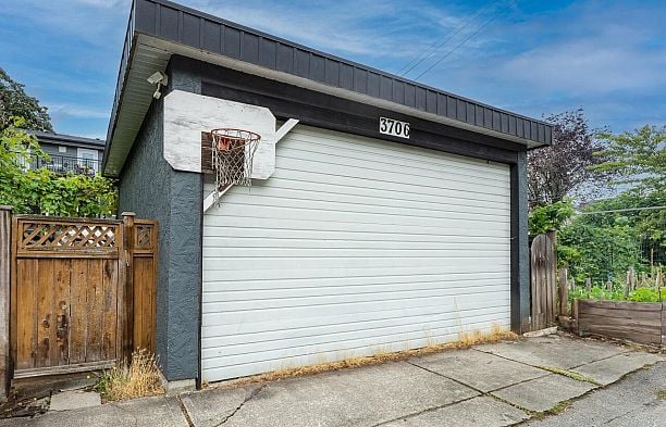 3706 W King Edward Avenue Dunbar