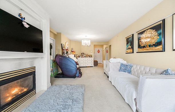 1204 5775 Hampton Place University VW