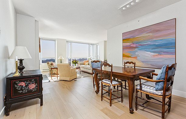 1901 5775 Hampton Place University VW