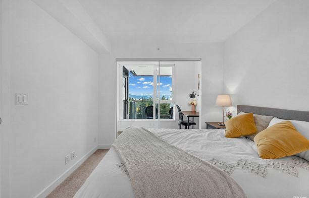 2303 3355 Binning Road University VW