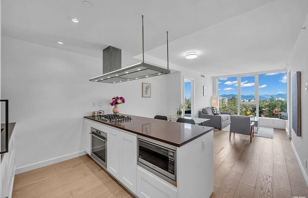 2303 3355 Binning Road University VW