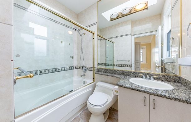 2328 W 22nd Avenue Arbutus