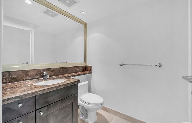 806 590 Nicola Street Coal Harbour