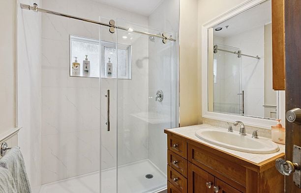 2923 W 32nd Avenue MacKenzie Heights