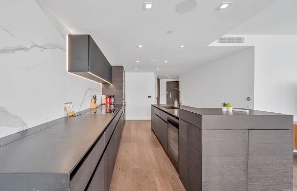 2001 620 Cardero Street Coal Harbour