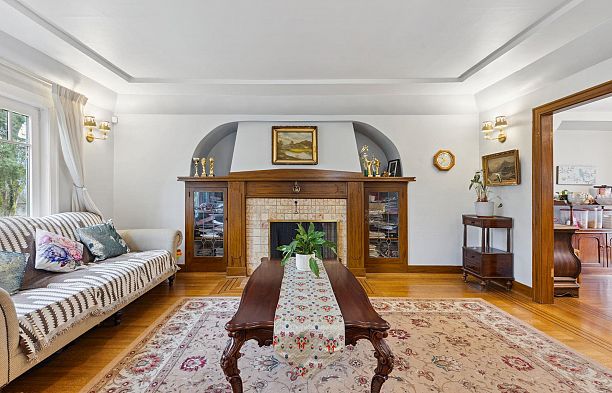 2923 W 32nd Avenue MacKenzie Heights