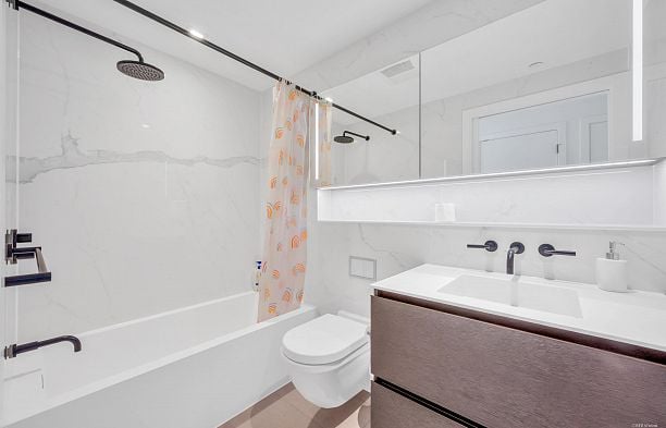 2001 620 Cardero Street Coal Harbour