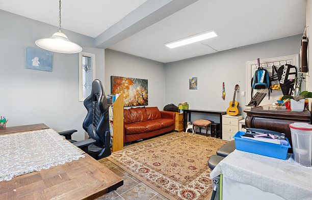 2923 W 32nd Avenue MacKenzie Heights