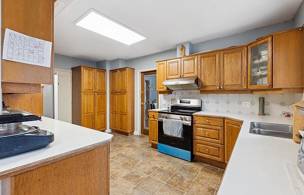 2923 W 32nd Avenue MacKenzie Heights