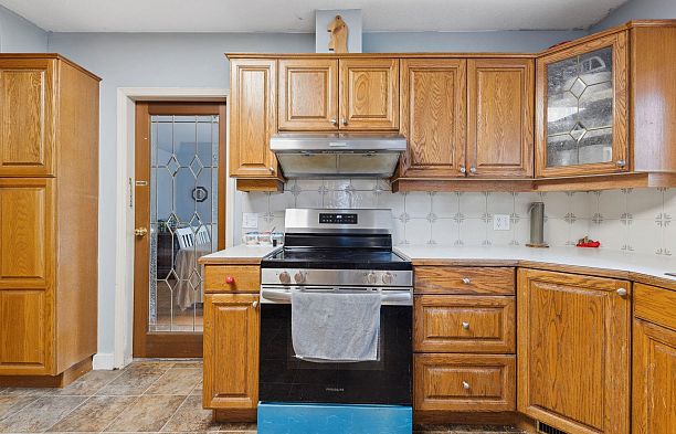 2923 W 32nd Avenue MacKenzie Heights