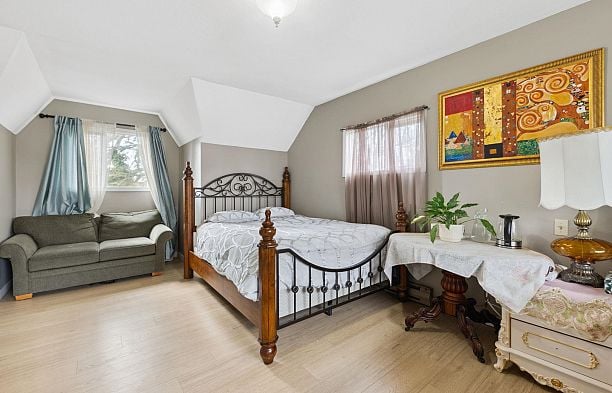 2923 W 32nd Avenue MacKenzie Heights