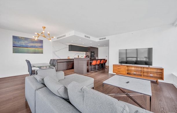 2001 620 Cardero Street Coal Harbour