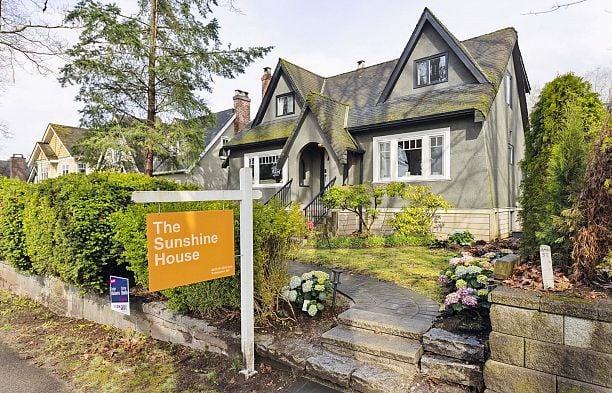 2923 W 32nd Avenue MacKenzie Heights