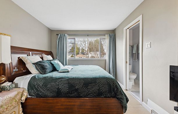 2923 W 32nd Avenue MacKenzie Heights